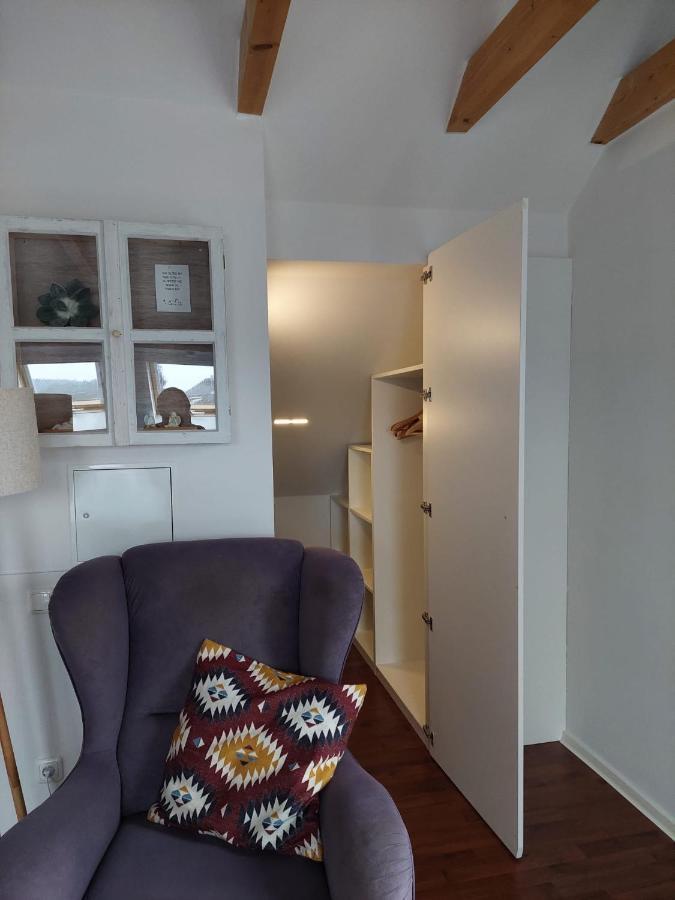 נוינבורג וורם ואלד Moderne, Gemuetliche Dg-Wohnung In Ruhiger Lage מראה חיצוני תמונה