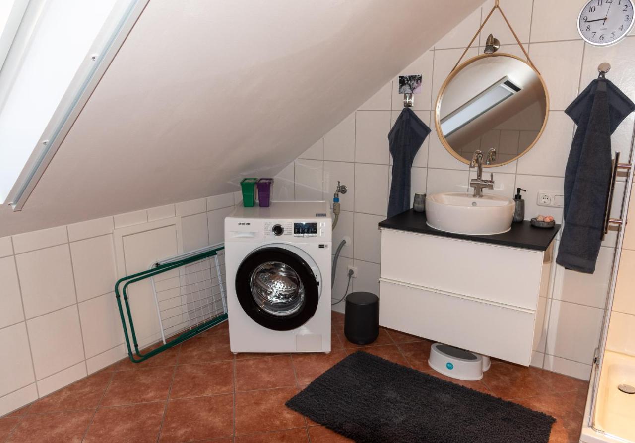 נוינבורג וורם ואלד Moderne, Gemuetliche Dg-Wohnung In Ruhiger Lage מראה חיצוני תמונה