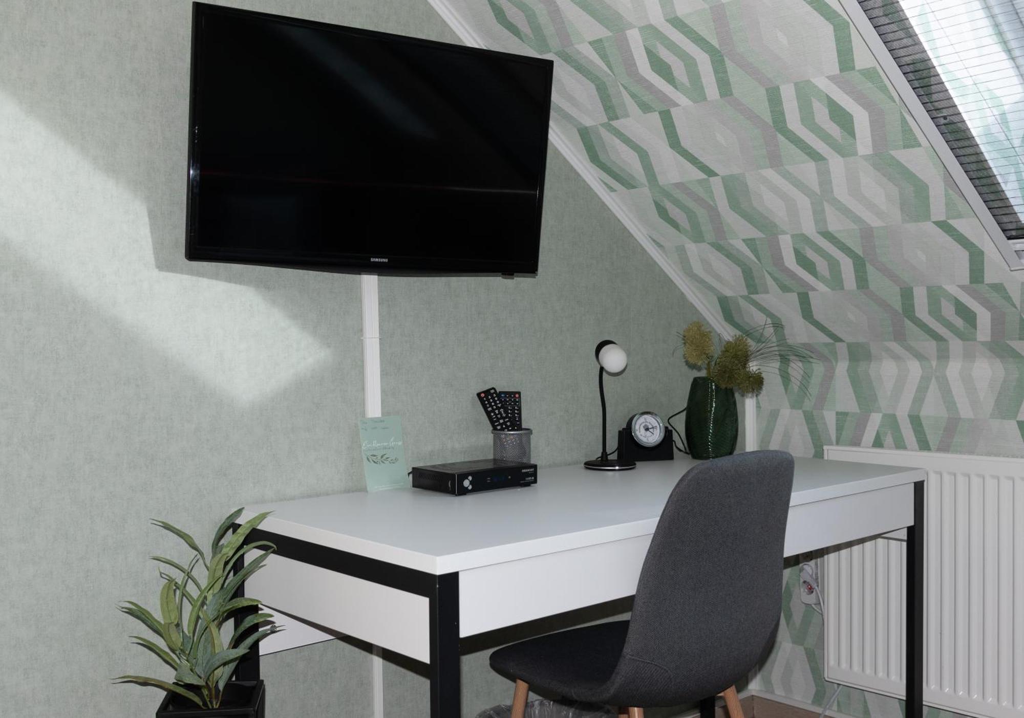 נוינבורג וורם ואלד Moderne, Gemuetliche Dg-Wohnung In Ruhiger Lage מראה חיצוני תמונה