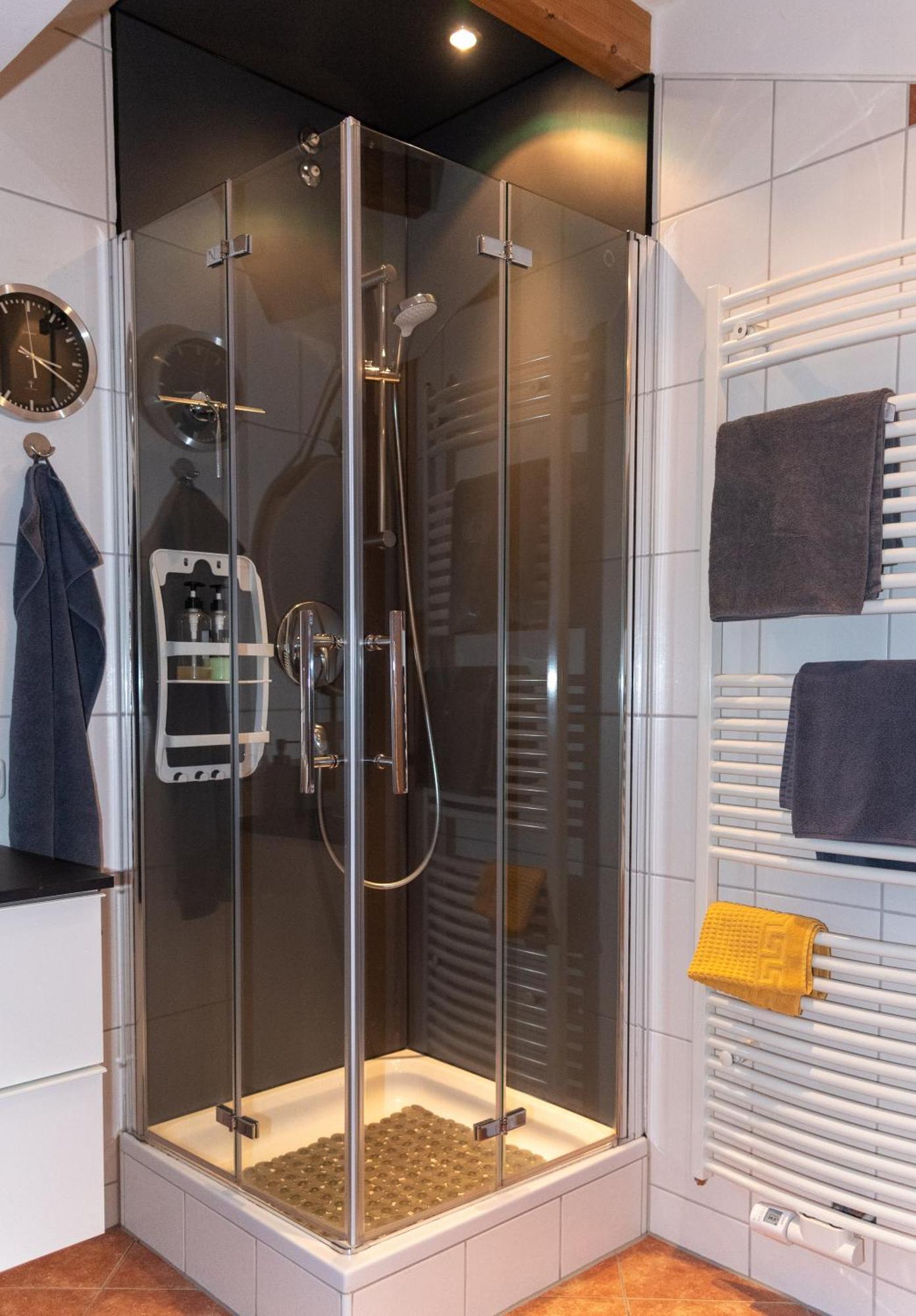 נוינבורג וורם ואלד Moderne, Gemuetliche Dg-Wohnung In Ruhiger Lage מראה חיצוני תמונה