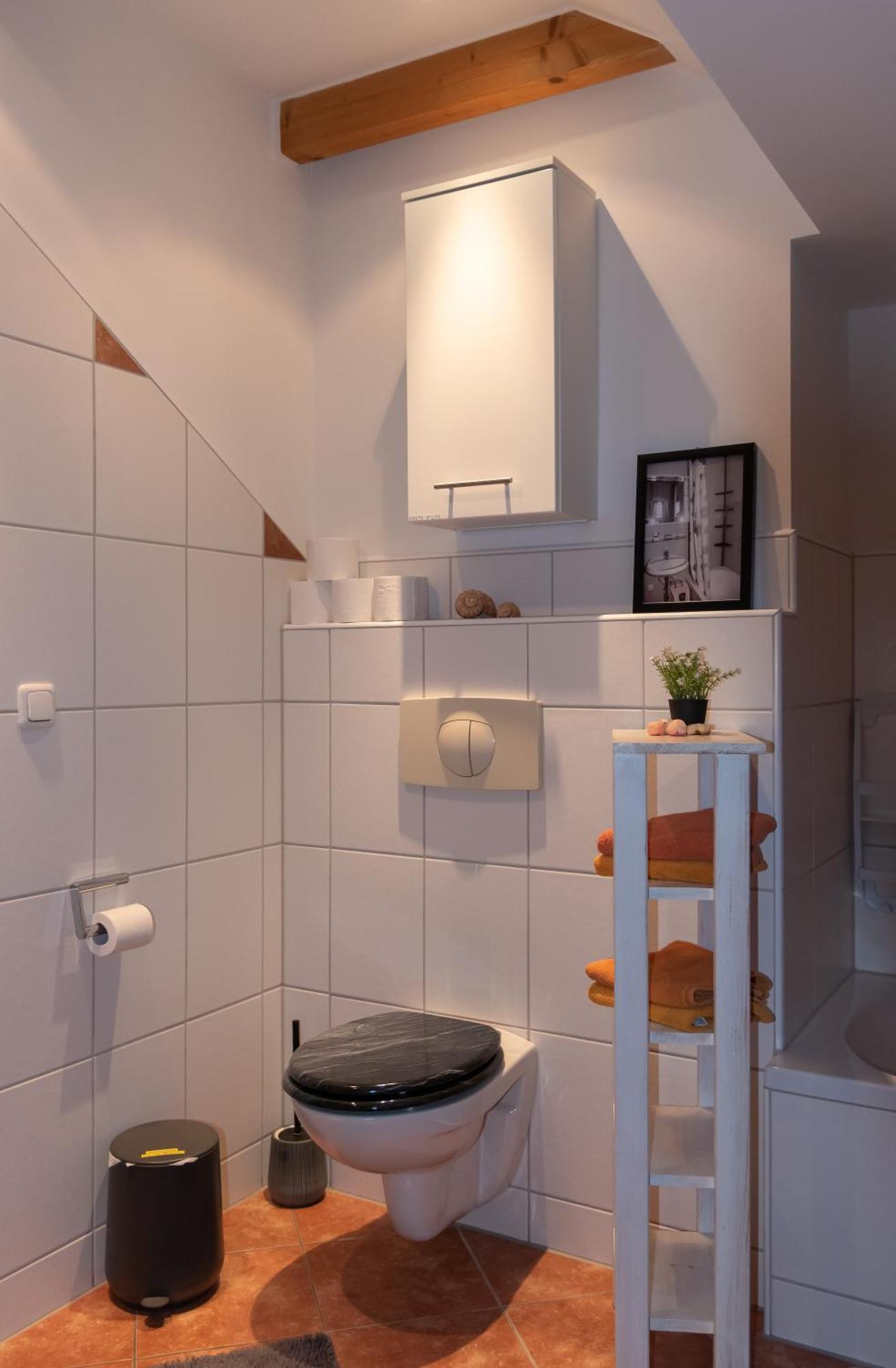 נוינבורג וורם ואלד Moderne, Gemuetliche Dg-Wohnung In Ruhiger Lage מראה חיצוני תמונה